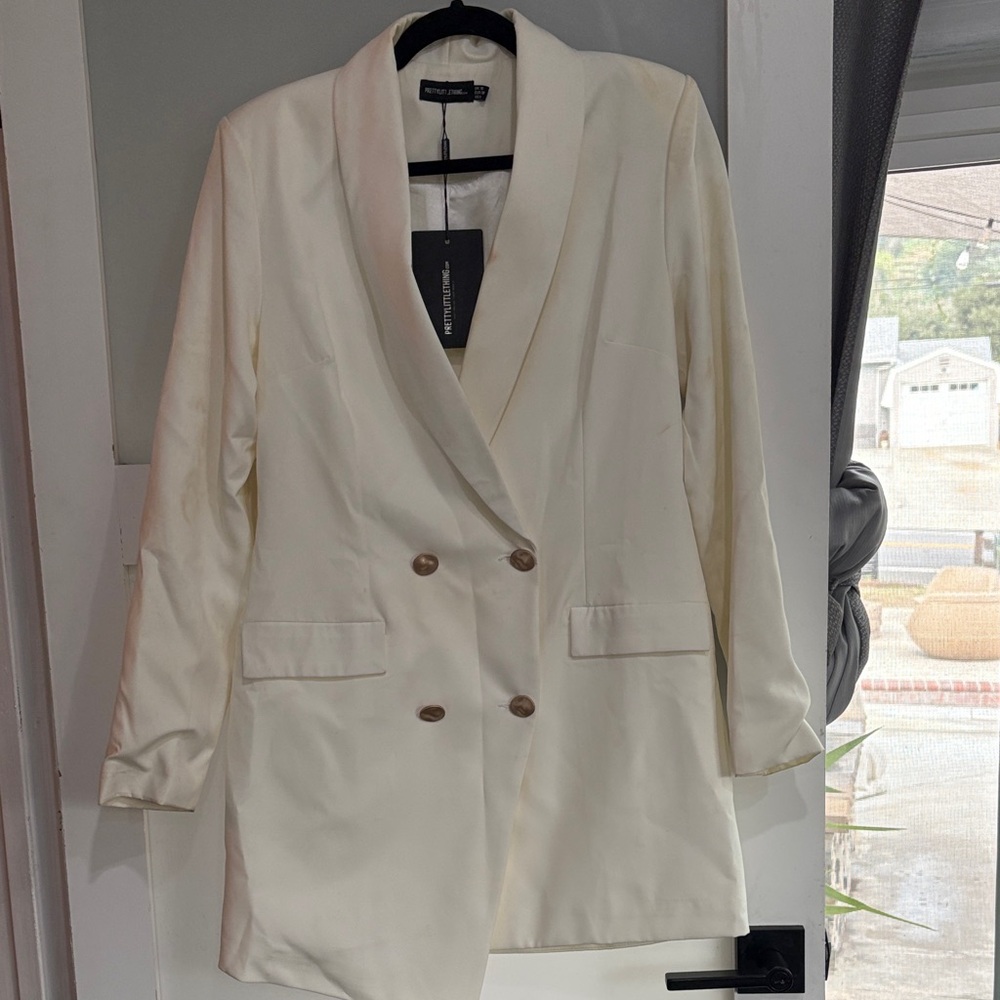 PrettyLittleThing Cream Blazer with Gold Buttons